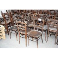 21 houten stoelen afkomstig uit de Sint Jacobskerk (bevindt zich op JORDAENSKAAI HANGAR 22, 2000 Antwerpen)